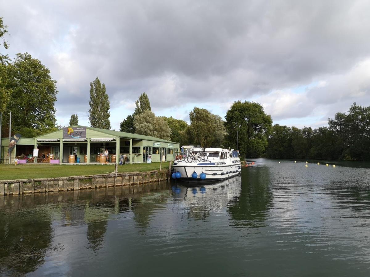 Camping belle rivière Chaniers Esterno foto