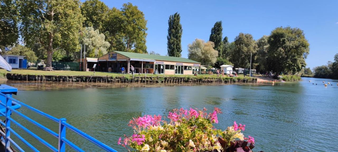 Camping belle rivière Chaniers Esterno foto