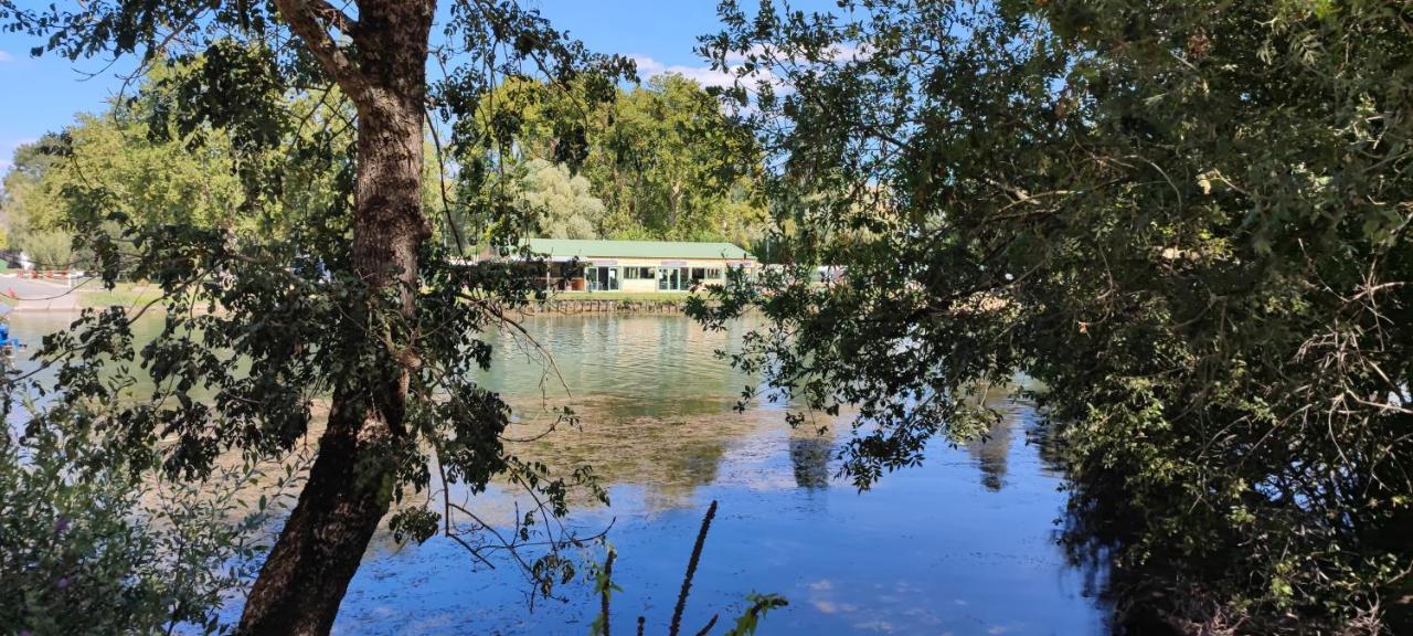 Camping belle rivière Chaniers Esterno foto