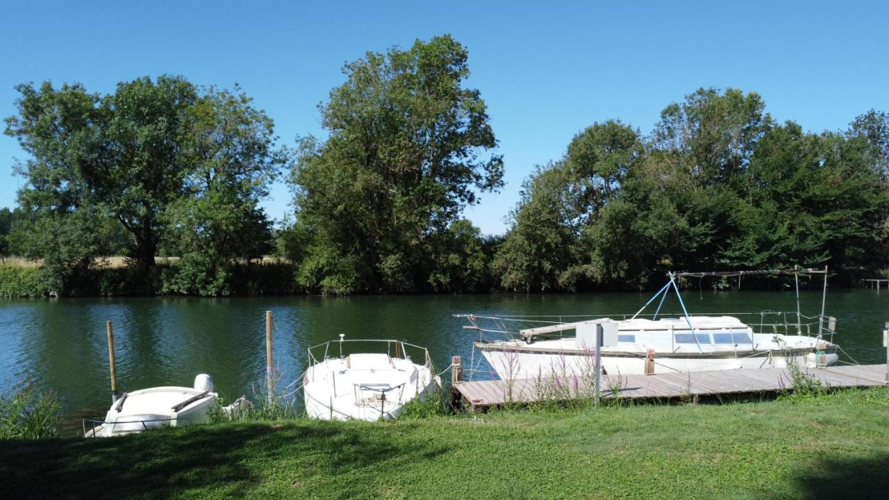 Camping belle rivière Chaniers Esterno foto